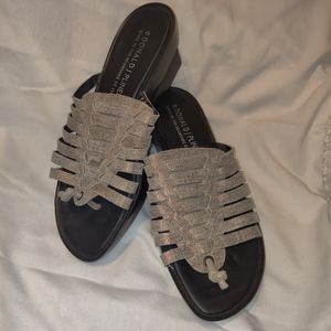 Donald J Pliner Cissy Beige Metallic sz 6